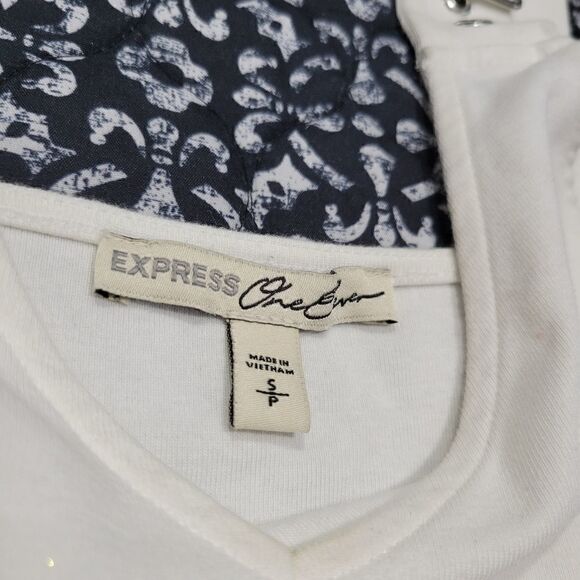 Express One Eleven White Buckle Strap V-Neck Basic Classic Summer Chic Tank Top  - Picture 5 of 6